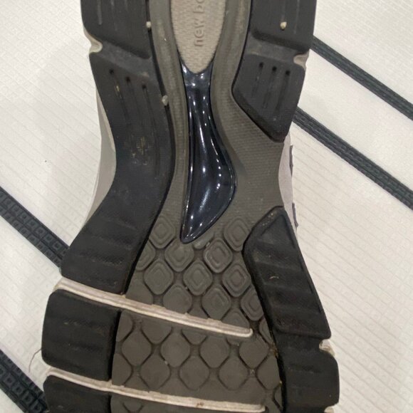 New Balance 990v4 Sneaker - Picture 3 of 4